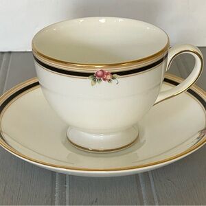Wedgewood Bone China Teacup And Saucer Floral Gold Trim Clio Pattern Vintage